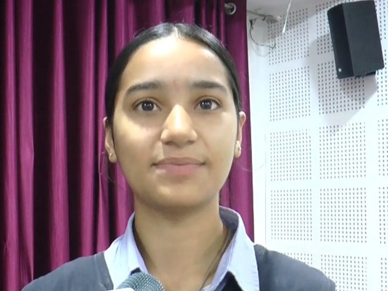 सीमा से सटे गांव की बेटी हर्षिता वर्मा ने किया कमाल, सीबीएसई 10वीं में हासिल किए 99.8 प्रतिशत अंक