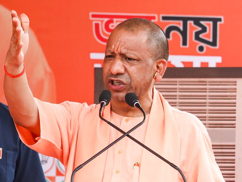 पश्चिम बंगाल के चुनावी रण में उतरेंगे सीएम योगी, कूच बिहार और जलपाईगुड़ी में करेंगे रैली 