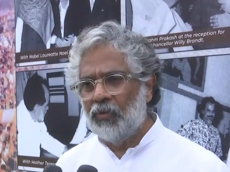 आरक्षण महिलाओं का अधिकार, हम नहीं कर रहे उपकारः नीरज शेखर