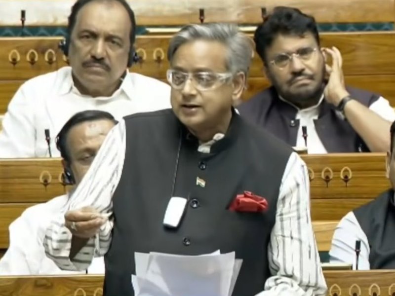 शशि थरूर ने परिसीमन बिल को बताया 'राजनीतिक नोटबंदी', बोले-जल्दबाजी न करे सरकार