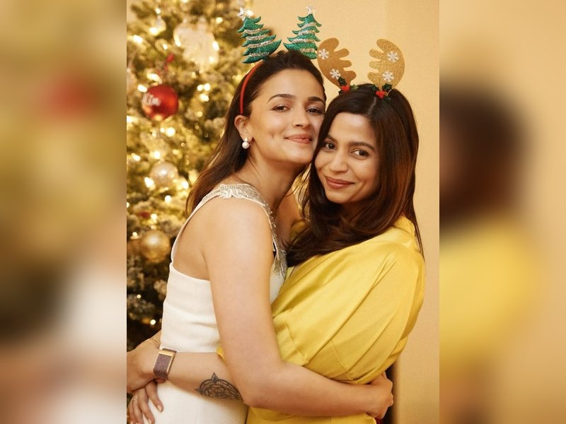 Alia Bhatt spams Shaheen Bhatt with 'love' as her sister gets engaged