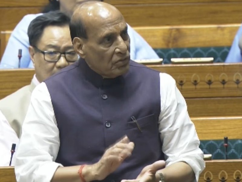 प्रधानमंत्र को जादूगर कहना देश का अपमान, राहुल गांधी को माफी मांगनी चाहिए : राजनाथ सिंह 