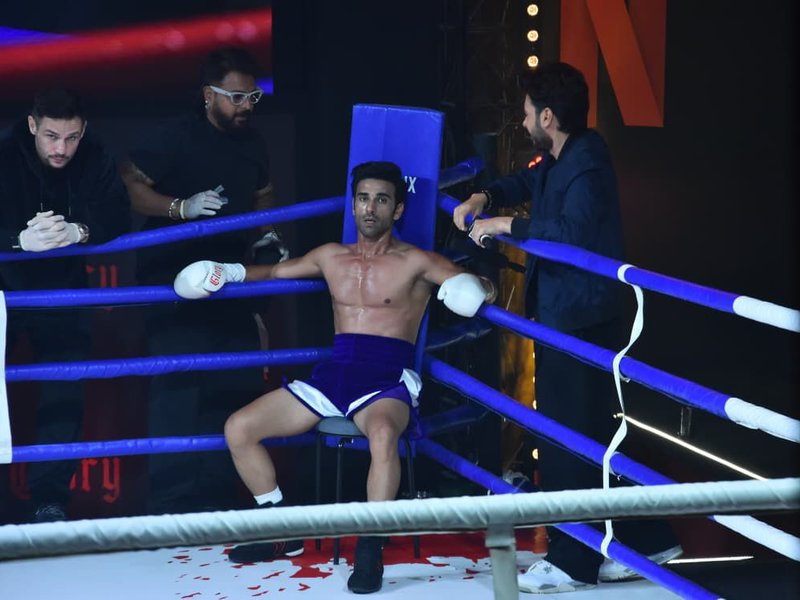 'ग्लोरी' के ट्रेलर लॉन्च पर पुलकित सम्राट और नीरज गोयत के बीच हुआ जबरदस्त मुकाबला