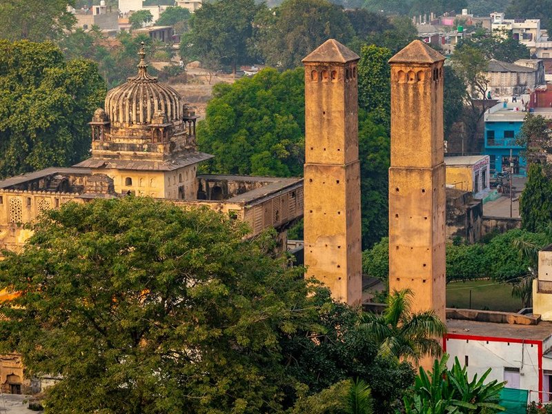 आर्किटेक्चरल अजूबा है ओरछा का अद्भुत 'सावन भादो' स्तंभ, इंद्र देव से जुड़ी है मान्यता