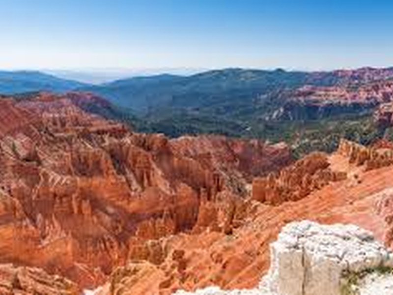 सीडर ब्रेक्स में 'लाल चट्टानों' का अनोखा एम्फीथिएटर, जहां दिखती है पृथ्वी के करोड़ों साल पुराने इतिहास की झलक 