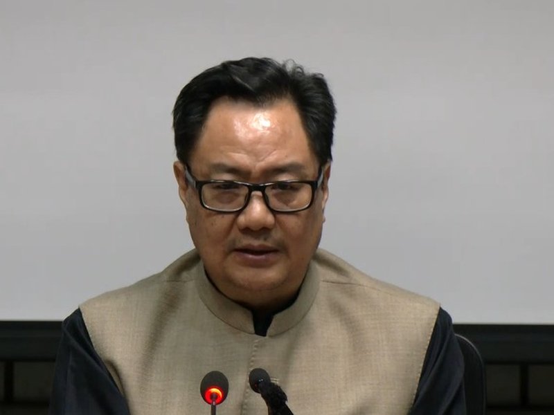 लोकसभा और विधानसभाओं में महिलाओं को आरक्षण देना प्राथमिकता है: किरेन रिजिजू 