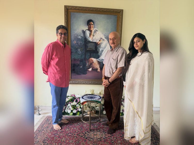Anupam Kher visits Asha Bhosle's house: I could almost hear her humming