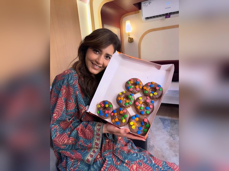 Raashii Khanna enjoys a sweet surprise by Vidya Balan on the sets of Anees Bazmee's next 