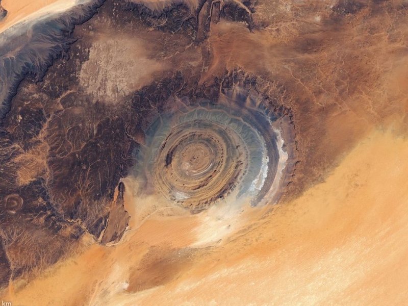 उल्कापिंड गड्ढा नहीं, लाखों साल पुरानी भूवैज्ञानिक गुंबद, नासा ने कैद की 'सहारा की आंख' की तस्वीर 