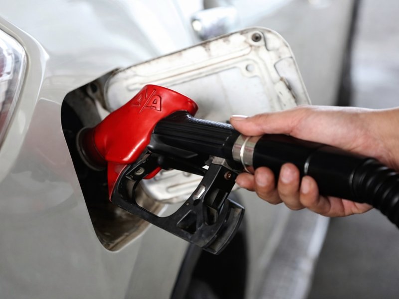 ‘Friendship Pipeline’: India sends 5,000 tonnes diesel to Bangladesh​ (Photo: AI Generated Image)