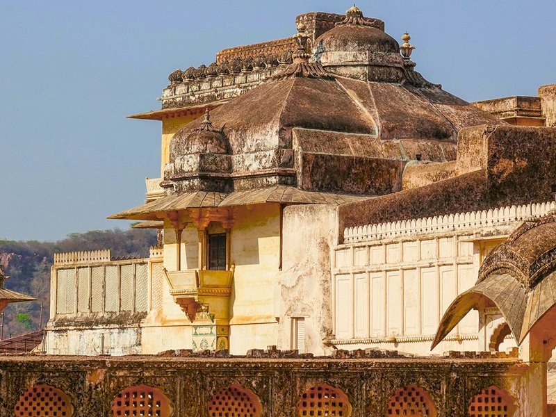 अरावली की चोटी पर बना 'बादलों का महल', 17वीं सदी के शाही ठिकाने में दिखता है राजपूत-मुगल कला का संगम  