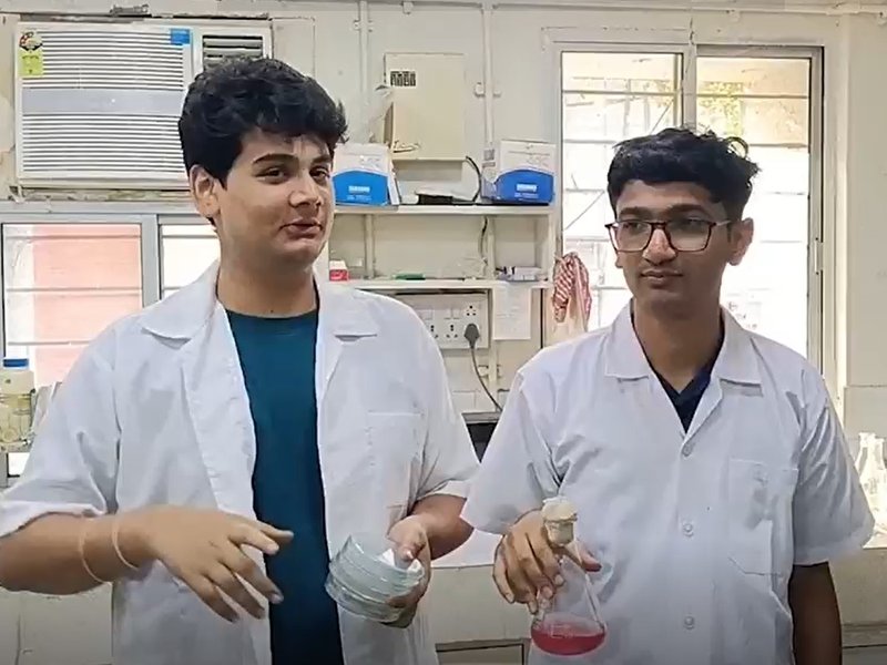 Vadodara students' landmark research finds glowing bacteria in Ratnagiri waters