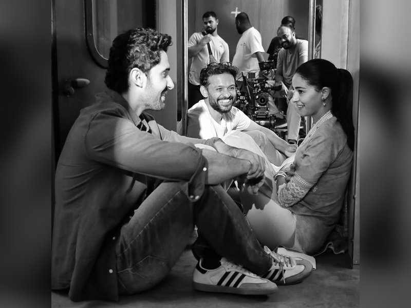 Ananya Panday says 'Stay exactly who you are' as she wishes her 'Chand Mera Dil’ co-star Lakshya