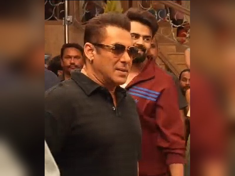 Varun Dhawan reveals he was nervous to dance next to Salman Khan in 'Vyah Karwado Ji'