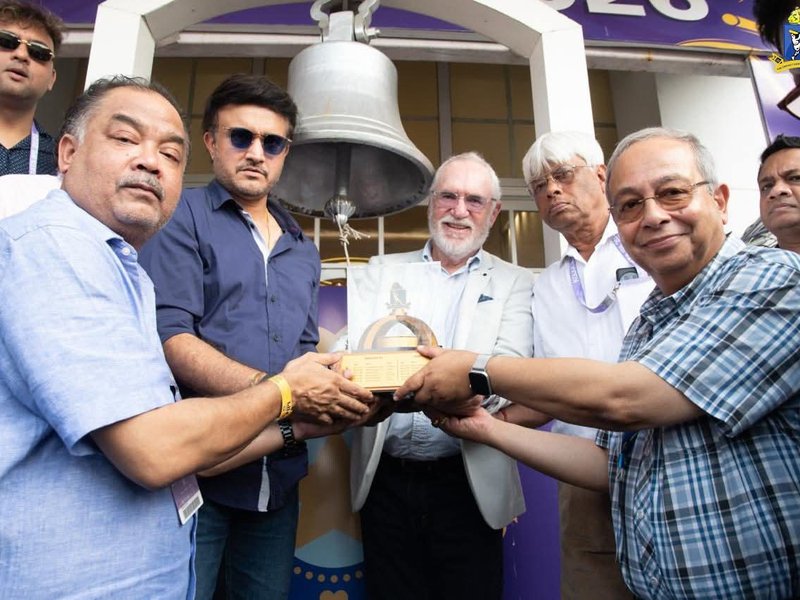 केकेआर बनाम आरआर: ईडन गार्डन्स पहुंचे एलन बॉर्डर, घंटी बजाकर मुकाबले का किया आगाज