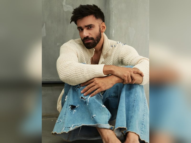 Avinash Tiwary asks Sudhir Pandey to explain his abrupt exit from the 'Ginny Wedss Sunny 2' event 