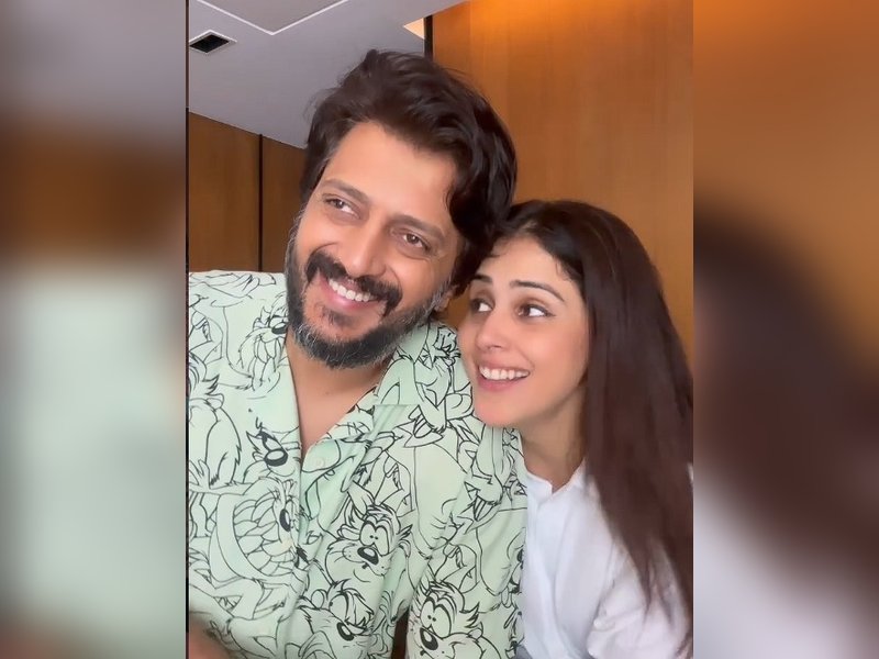 Bhagyashree recalls how Genelia fed Riteish on the set of 'Raja Shivaji'