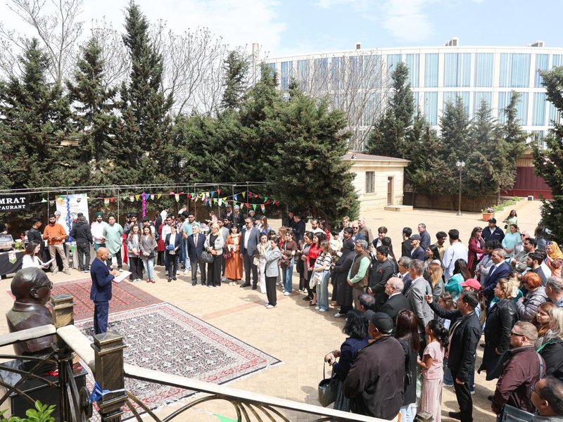 Azerbaijanis throng Indian food festival in Baku