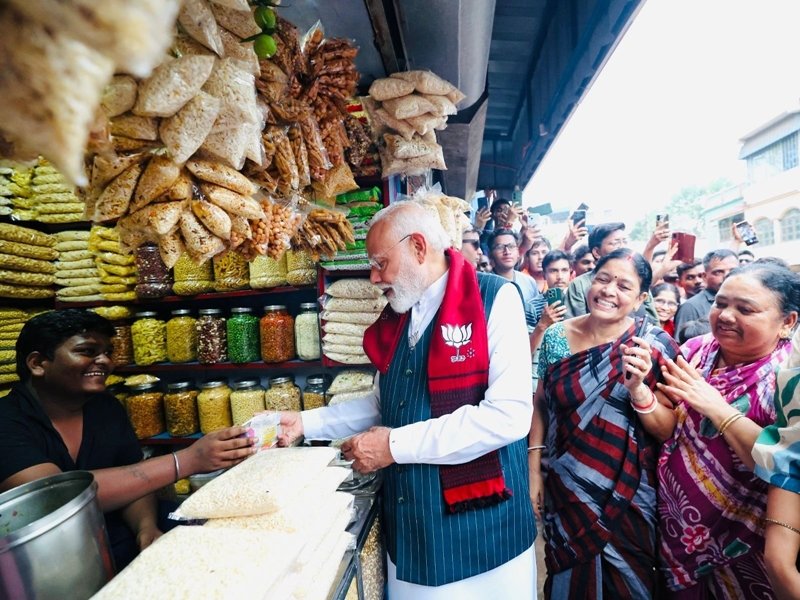 PM Modi's 'jhalmuri moment' in Bengal goes viral, boosts popularity of local snack