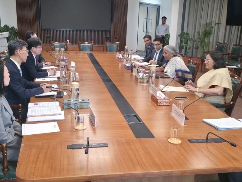 वित्त मंत्री निर्मला सीतारमण ने द. कोरिया के एफएससी के चेयरमैन ली इओग-वेओन से की मुलाकात, वित्तीय क्षेत्र में सहयोग को और मजबूत करने पर हुई चर्चा