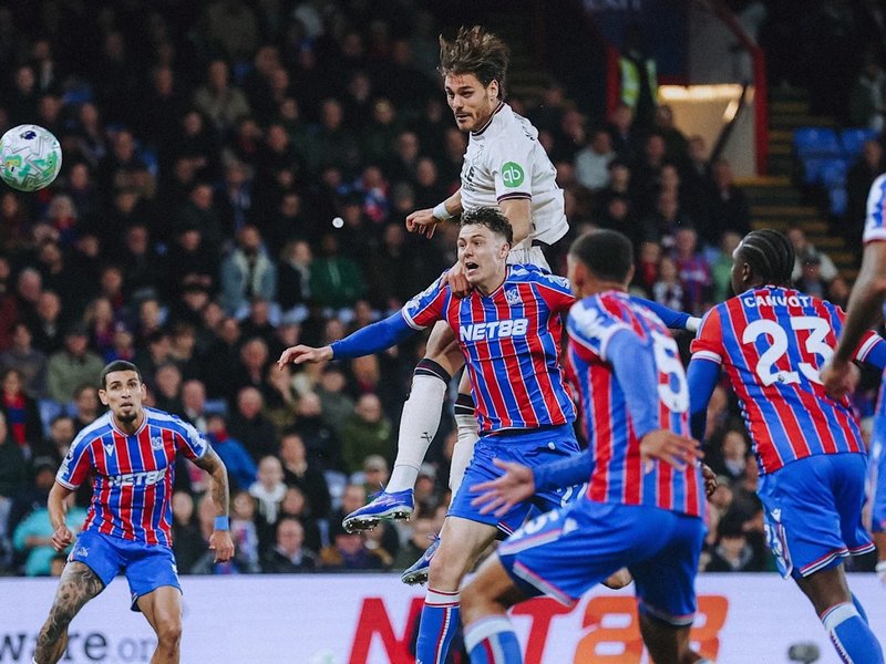 West Ham go two points clear of bottom three after goalless draw at Palace 