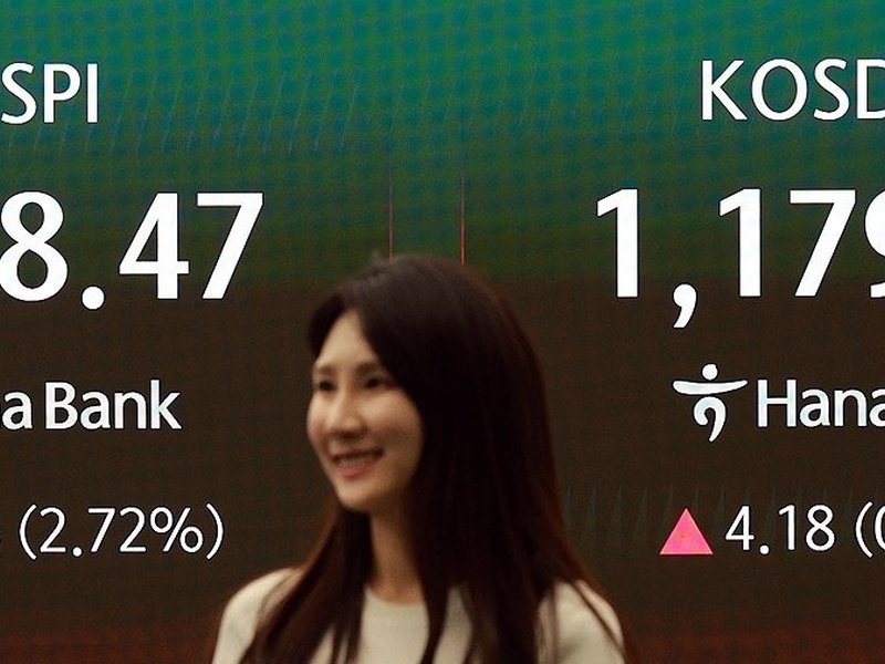 Seoul stocks set record peak amid hopes of peace talks, tech rally