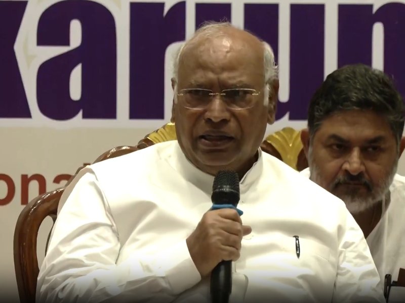 कांग्रेस अध्यक्ष खड़गे का विवादित बयान, प्रधानमंत्री को 'आतंकवादी' और एआईएडीएमके-भाजपा गठबंधन को बताया 'खतरा'