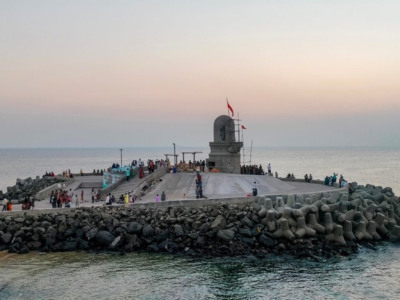 समंदर के बीच बसा 5 हजार साल पुराना अद्भुत शिवालय, जहां समुद्र देव स्वयं करते हैं 'स्वंभू शिवलिंग' का जलाभिषेक