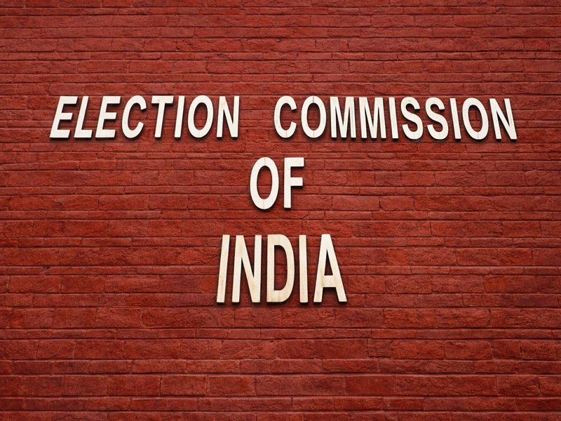 ECI directs presiding officers to ensure transparency in EVM use (Photo: IANS)