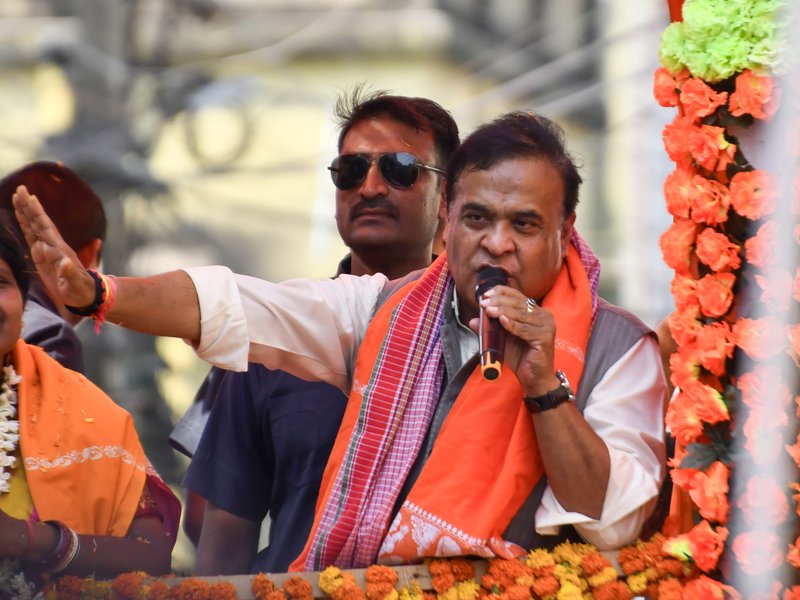 Bankura: Assam Chief Minister Himanta Biswa Sarma speaks during a public meeting as a part of his election campaign ahead of the West Bengal assembly elections in Bishnupur, Bankura, Tuesday, April 21, 2026. (Photo: IANS)