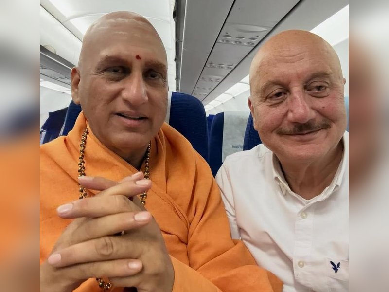 Anupam Kher meets Swami Avdeshanand Maharaj on flight, reveals they discussed the heritage of Kashmir