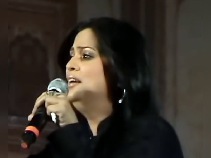 Richa Sharma shares glimpses of ‘sureeli shaam’ by ‘mentor’ Anup Jalota at her new luxurious house