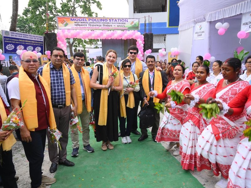 बंगाल चुनाव: पहले चरण के मतदान को देखने पहुंचे अंतरराष्ट्रीय प्रतिनिधि, व्यवस्था को सराहा 