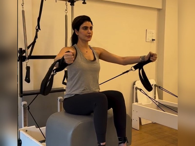 Mommy-to-be Karishma Tanna flaunts her baby bump as she works out in the gym 