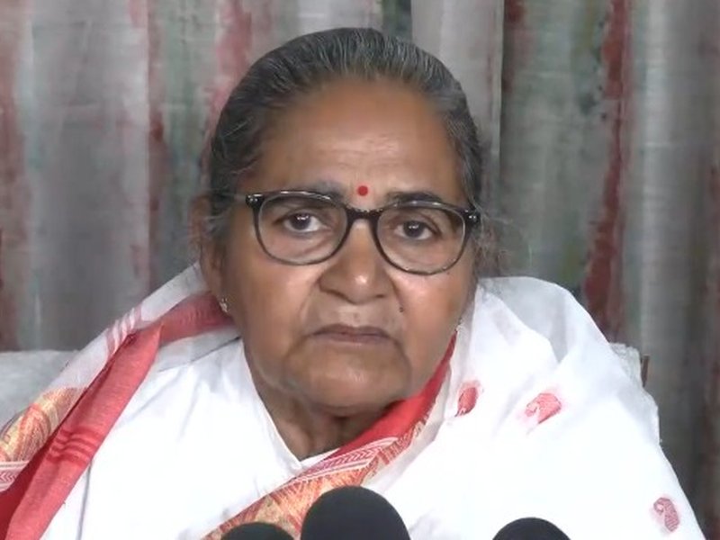 यूपी बोर्ड परिणाम: मंत्री गुलाब देवी ने छात्रों को दी बधाई, बोलीं- बेटियां आगे हैं तो महिलाएं भी आगे रहेंगी