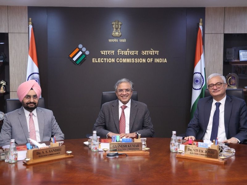 तमिलनाडु और पश्चिम बंगाल में बंपर मतदान, आजादी के बाद ऐतिहासिक वोटिंग पर आयोग ने जताई खुशी