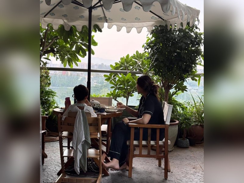 Sonam Kapoor says ‘life is a dream’ as she shares pictures of Vayu, Anand cradling newborn son