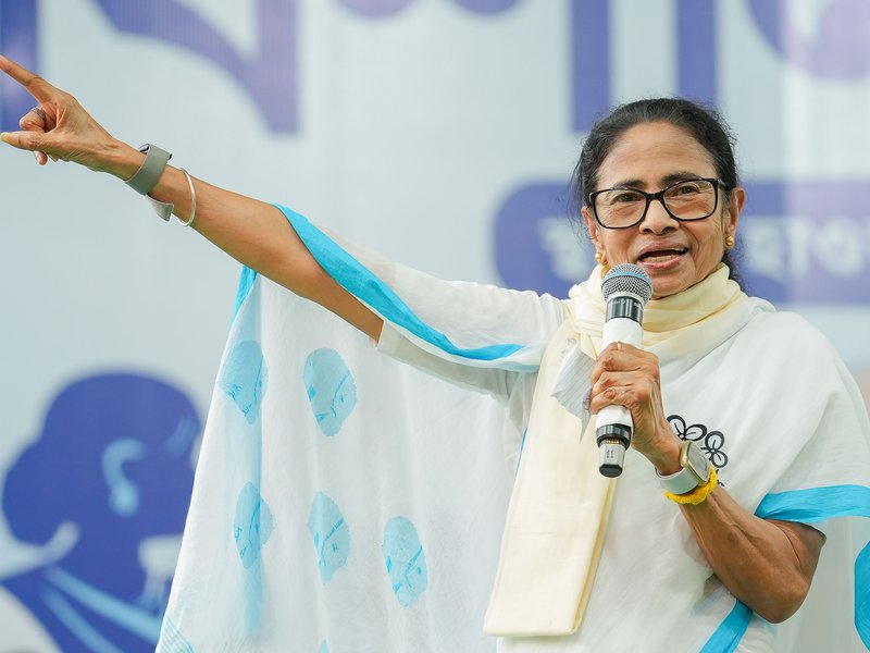 Mamata takes a dig at PM Modi over boat ride in Hooghly, asks him to take a dip in Yamuna