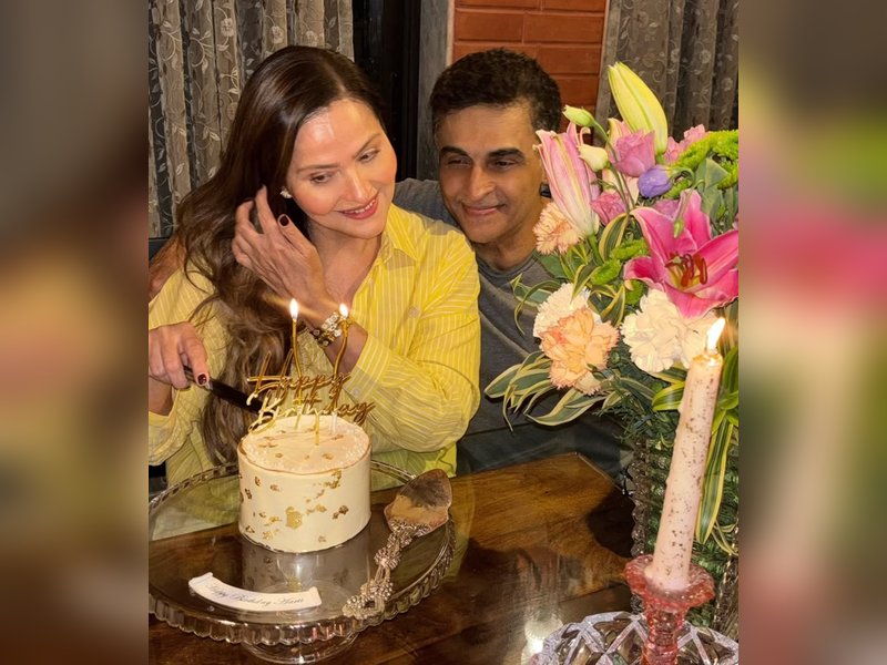 Mohnish Bahl, Aarti Bahl celebrate 34th anniversary, share loved-up moments from celebration 