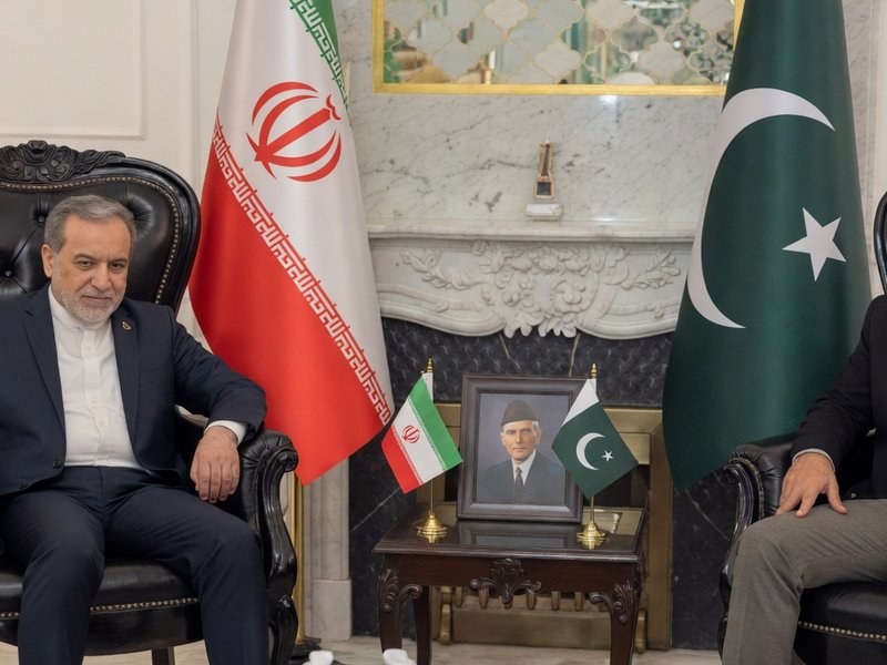 ईरान और अमेरिका के बीच सीजफायर को लेकर कवायद तेज, विदेश मंत्री अराघची ने असीम मुनीर से की मुलाकात 