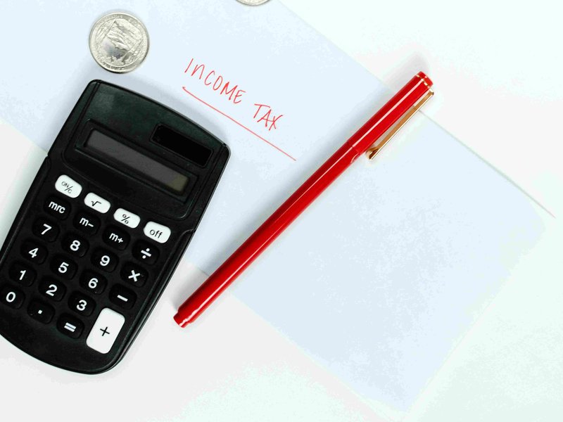 वित्त वर्ष 2027 में पुरानी बनाम नई आयकर व्यवस्था में कर्मचारियों के लिए कौन सा विकल्प रहेगा फायदेमंद? 