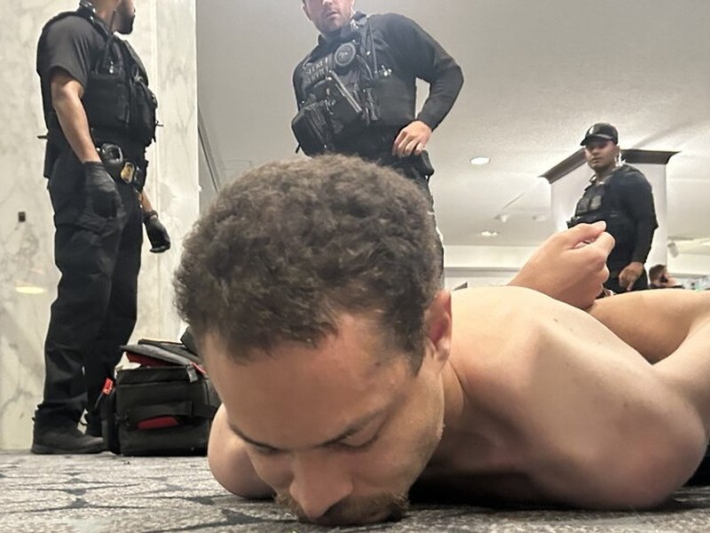 'Gunman carried shotgun, knives,' police say after shooting at White House event