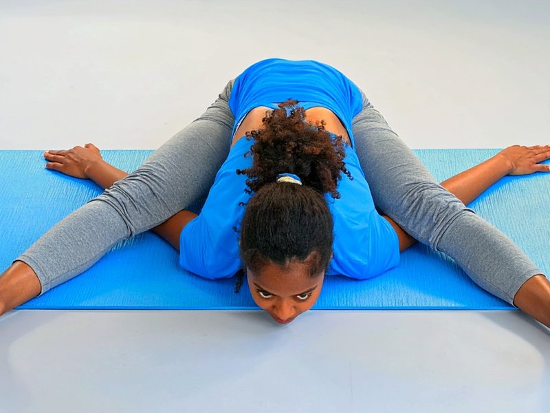 तनाव, कब्ज और कमर दर्द से राहत दिलाता है कुर्मासन, पेट की चर्बी कम करने में भी लाभकारी 