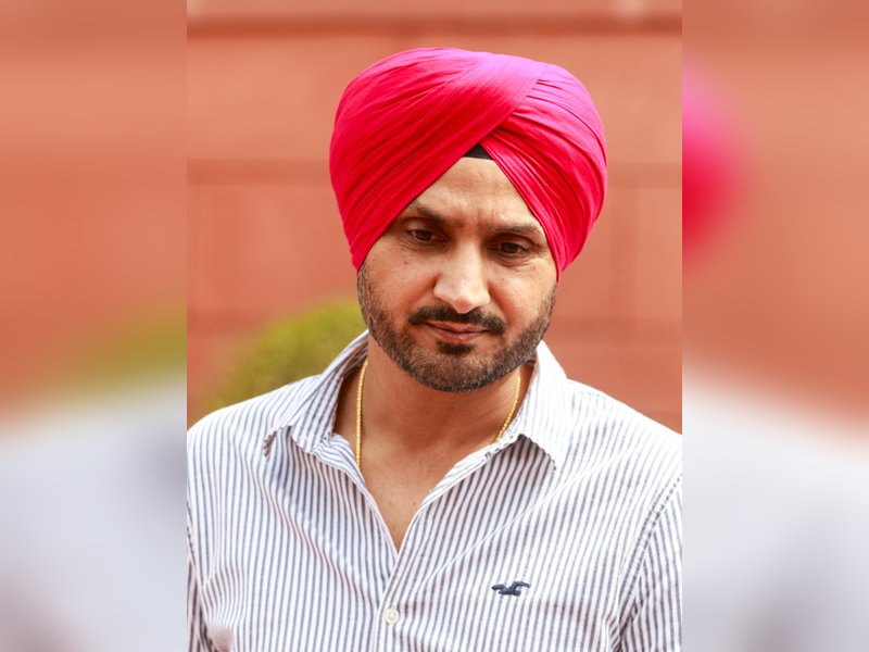 पंजाब सरकार ने हरभजन सिंह से सुरक्षा वापस ली, घर के बाहर से हटे सुरक्षाकर्मी