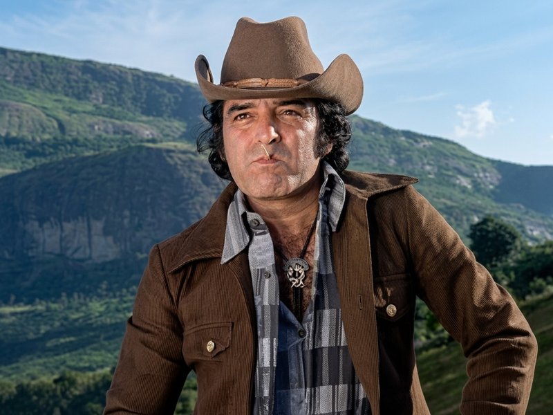 सूट, टोपी, बूट और सिगार... जब वेस्टर्न लुक में छा गए फिरोज खान, अपने अंदाज से बनाई अलग पहचान