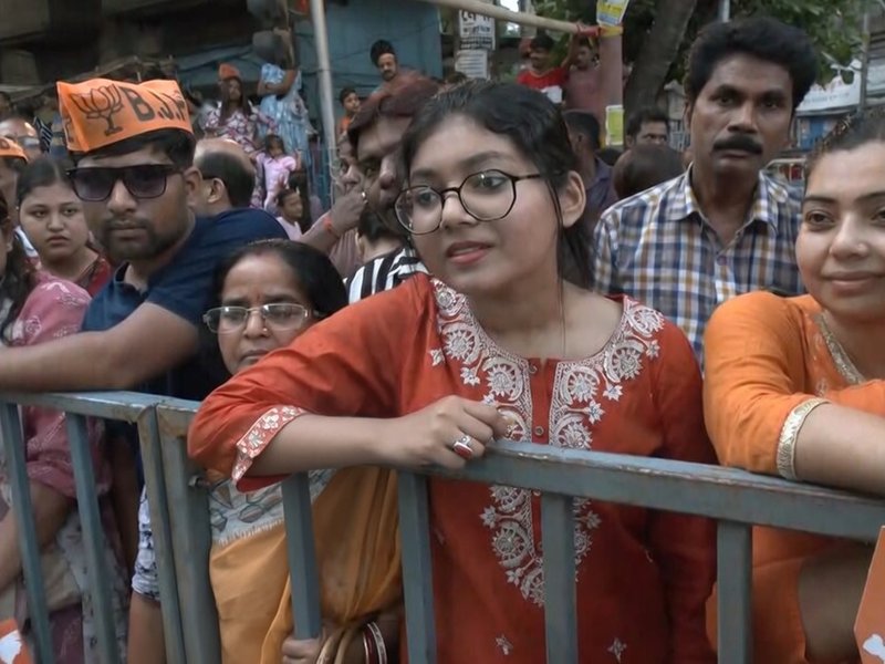 कोलकाता: पीएम मोदी के रोड शो में उमड़ा जनसैलाब, महिलाएं बोलीं- भाजपा सरकार में मिलेगी सुरक्षा, होंगे बदलाव