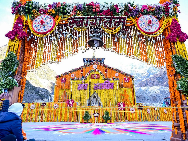 Over 2.38 lakh devotees throng Char Dham shrines 