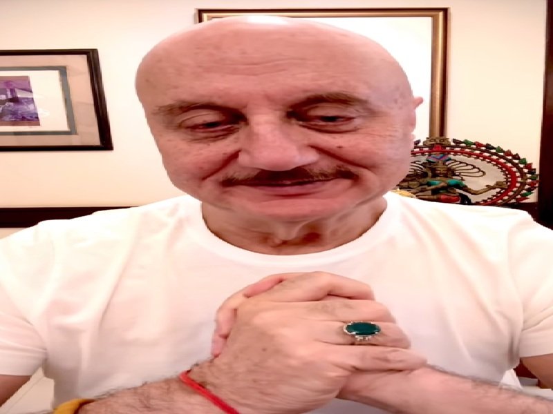 71 की उम्र में अनुपम खेर की फिटनेस कर देगी हैरान, जिम में बहा रहे जमकर पसीना