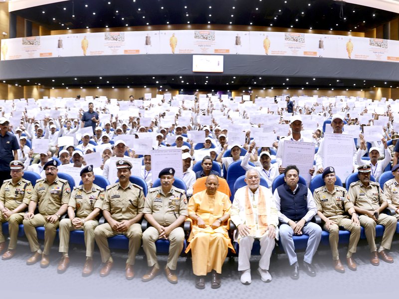 नियुक्ति पत्र पाकर खिले अभ्यर्थियों चेहरे, कहा- योगी आदित्यनाथ हैं भ्रष्टाचार की कमर तोड़ने वाले मुख्यमंत्री