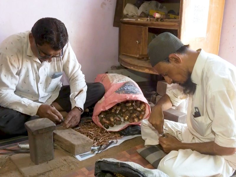 कच्छ की कॉपर बेल कला को मिली वैश्विक पहचान, अमेरिका-यूके तक हो रहा घंटियों का निर्यात